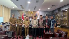 Foto: Wali Kota Makassar, Munafri Arifuddin dan rombongan bersama Direktur Jenderal Bina Keuangan Daerah (Keuda) Kementerian Dalam Negeri Republik Indonesia, Dr. Drs. Agus Fatoni