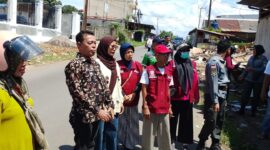 Foto: Penertiban Pedagang Kaki Lima (PKL) di Jalan Poros Asrama Haji, Kelurahan Bakung