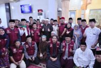 Foto: Wali Kota Makassar, Munafri Arifuddin bersama jamaah Masjid Jamiul Ihsan, Kecamatan Panakkukang