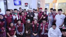 Foto: Wali Kota Makassar, Munafri Arifuddin bersama jamaah Masjid Jamiul Ihsan, Kecamatan Panakkukang