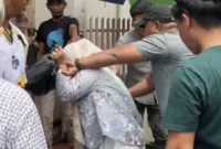 Foto: Pelaku pelemparan bom molotov di pusat perbelanjaan emas jl. somba opu (Sumber: tiktok)