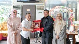 Wali Kota Makassar, Munafri Arifuddin di dampingi Ketua TP PKK Kota Makassar, Melinda Aksa bersama  Wali Kota Palu, Hadianto Rasyid,