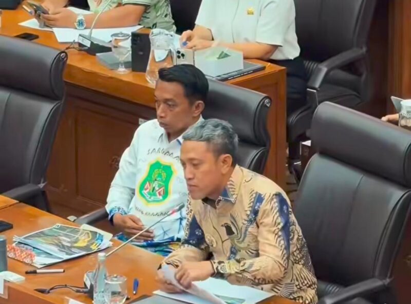 Bupati Jeneponto bersama Bupati Sidrap dalam audiensi di komisi XII DPR RI