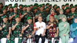 Bupati Jeneponto, H. Paris Yasir, Dandim 1425/Jeneponto Letkol Inf Abdul Muthalib Tallasa bersama Pangdam XIV/Hasanuddin, Mayjen TNI Bangun Nakowo
