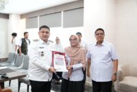 Kepala Dinas Sosial Kota Makassar, Andi Bukti Djufrie bersama Wali Kota Makassar, Munafri Arifuddin