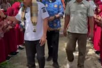 Kepala Dinas Pendidikan dan Kebudayaan Kabupaten Jeneponto, Alamsyah, SE., MM., bersama Bupati Jeneponto, H. Paris Yasir, SE., MM.,