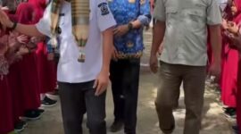 Kepala Dinas Pendidikan dan Kebudayaan Kabupaten Jeneponto, Alamsyah, SE., MM., bersama Bupati Jeneponto, H. Paris Yasir, SE., MM.,