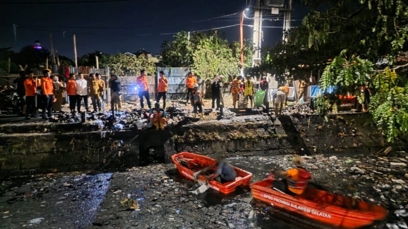 Tim Kecamatan Panakkukang bersama kelurahan, RT/RW, serta tim gabungan dari Badan Penanggulangan Bencana Daerah Kota Makassar