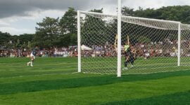 suasana adu pinalti antara Binamu FC dan Bontoramba FC