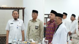 Wali Kota Makassar, Munafri Arifuddin saat prosesi pelepasan Jemaah Calon Haji (JCH) Kota Makassar 1447 Hijriah/2026
