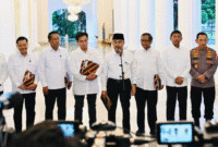 Kapolri Jenderal Listyo Sigit Prabowo bersama Komisi Percepatan Reformasi Polri (KPRP)