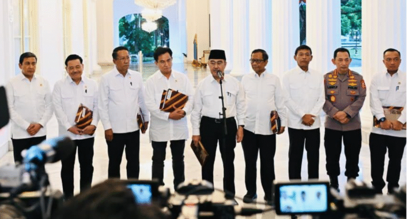 Kapolri Jenderal Listyo Sigit Prabowo bersama Komisi Percepatan Reformasi Polri (KPRP)