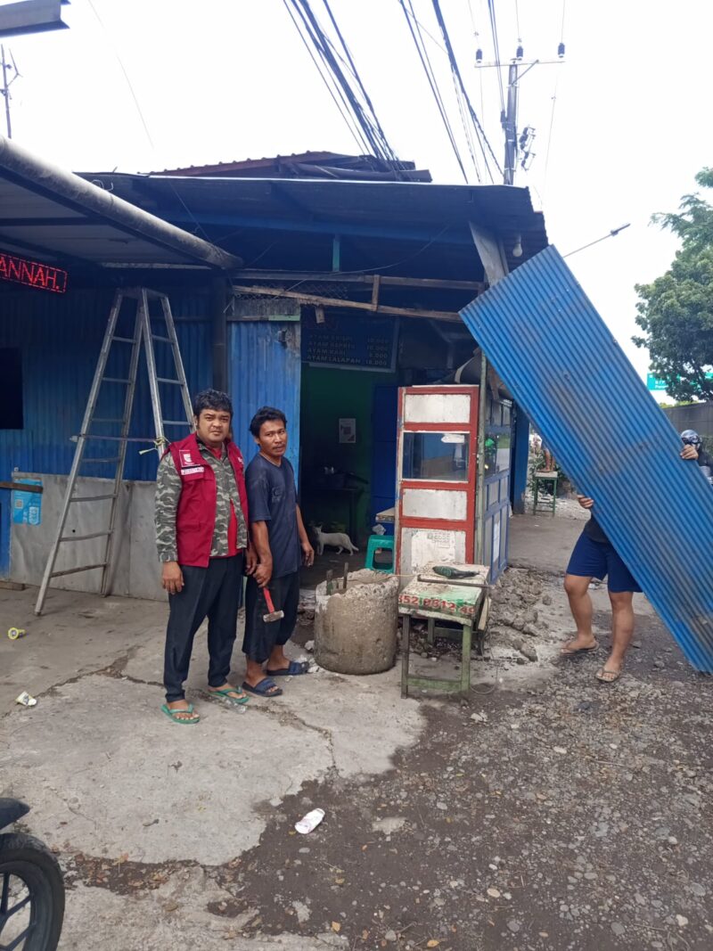 pembongkaran bangunan ysecara sukarela yang berdiri di atas saluran drainase