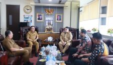 Walikota Makassar, Munafri Arifuddin saat bertemu Direktur Jenderal (Dirjen) Bina Keuangan Daerah (Keuda) Kementerian Dalam Negeri (Kemendagri)