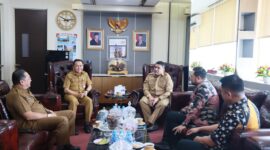 Walikota Makassar, Munafri Arifuddin saat bertemu Direktur Jenderal (Dirjen) Bina Keuangan Daerah (Keuda) Kementerian Dalam Negeri (Kemendagri)