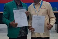 Rektor UIT Dr.Abdul Rahman, S.Pt, SE, MM bersama Kepala LLDIKTI IX Dr. Andi Lukman, M.Si