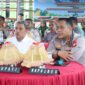 Bupati Jeneponto, H. Paris Yasir, S.E., M.M., bersama Kapolres Jeneponto dalam kegiatan Panen Raya Jagung Serentak Kuartal II
