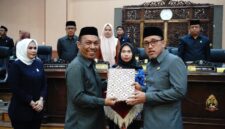 Bupati Jeneponto H. Paris Yasir, S.E., M.M., bersama Ketua DPRD Kabupaten Jeneponto Didis Suryadi,
