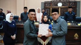 Bupati Jeneponto H. Paris Yasir, S.E., M.M., bersama Ketua DPRD Kabupaten Jeneponto Didis Suryadi,