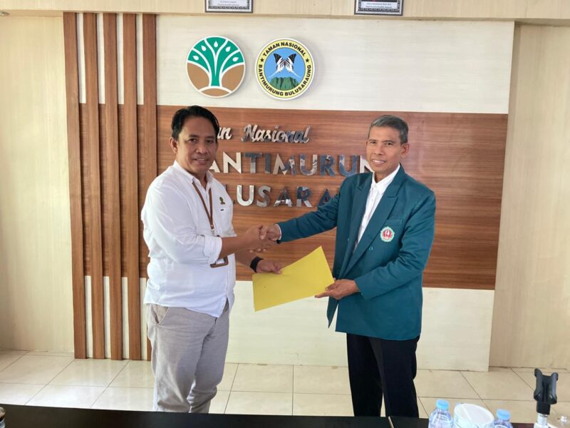 Dekan Fakultas Pertanian UIT bersama Kepala Balai Taman Nasional Bantimurung Bulusaraung