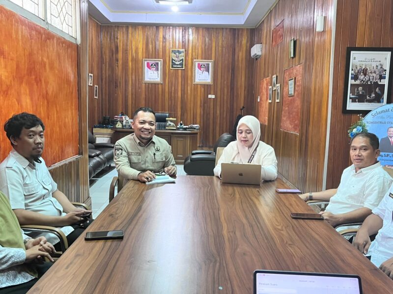 Kepala Dinas Dukcapil Jeneponto, Dr. Mustaufiq bersama Kepala Dinas P2KB Jeneponto, Dr. Siti Meriam