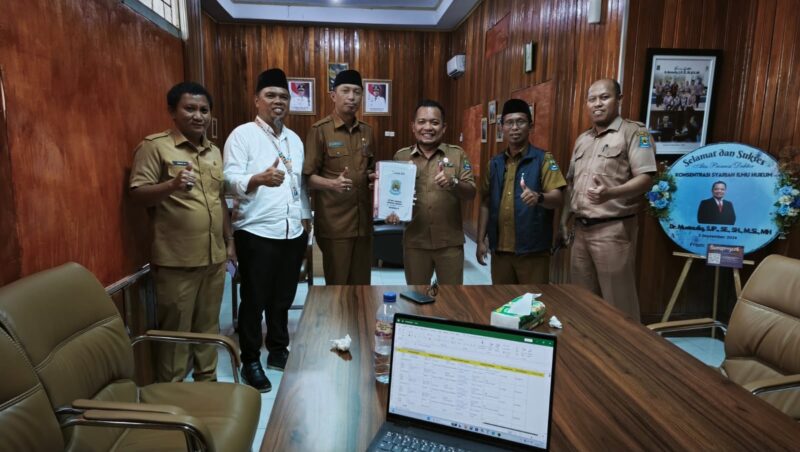Kepala Dinas Pendidikan dan Kebudayaan Alamsyah Jafar, bersama Kepala Dinas Dukcapil Kabupaten Jeneponto, Mustaufiq