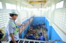 Plt Dirut PDAM Kota Makassar, Andi Syahrum Makkuradde saat memantau Intake Manggala
