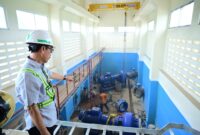 Plt Dirut PDAM Kota Makassar, Andi Syahrum Makkuradde saat memantau Intake Manggala