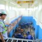 Plt Dirut PDAM Kota Makassar, Andi Syahrum Makkuradde saat memantau Intake Manggala