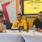 Ketua Komite Olahraga Nasional Indonesia (KONI) Kota Makassar (tengah)