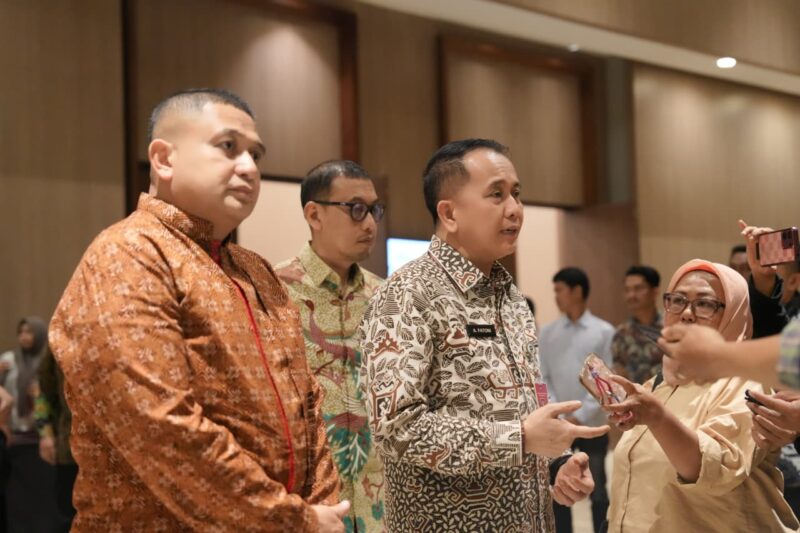 Walikota Makassar Munafri Arifuddin bersama Direktur Jenderal (Dirjen) Bina Keuangan Daerah Kementerian Dalam Negeri (Kemendagri), Agus Fatoni
