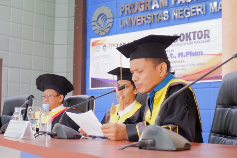 Ketua Program Studi Rekayasa Infrastruktur Lingkungan Pascasarjana Universitas Fajar, Dr. Ir. Natsar Desi, S.P., M.Si., IPM