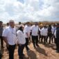 Wali Kota Makassar, Munafri Arifuddin bersama Menteri Lingkungan Hidup (LH)/Kepala Badan Pengendalian Lingkungan Hidup (KBPLH), Moh. Jumhur Hidayat dan rombongan