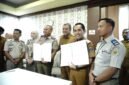 Bupati Jeneponto H. Paris Yasir, S.E., M.M. bersama Kepala Kantor Pertanahan Kabupaten Jeneponto Achmadi Natsir, S.H., M.H., beserta rombongan