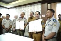 Bupati Jeneponto H. Paris Yasir, S.E., M.M. bersama Kepala Kantor Pertanahan Kabupaten Jeneponto Achmadi Natsir, S.H., M.H., beserta rombongan