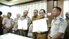 Bupati Jeneponto H. Paris Yasir, S.E., M.M. bersama Kepala Kantor Pertanahan Kabupaten Jeneponto Achmadi Natsir, S.H., M.H., beserta rombongan