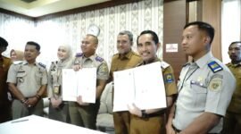 Bupati Jeneponto H. Paris Yasir, S.E., M.M. bersama Kepala Kantor Pertanahan Kabupaten Jeneponto Achmadi Natsir, S.H., M.H., beserta rombongan