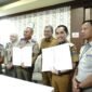 Bupati Jeneponto H. Paris Yasir, S.E., M.M. bersama Kepala Kantor Pertanahan Kabupaten Jeneponto Achmadi Natsir, S.H., M.H., beserta rombongan
