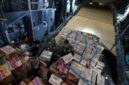 Bantuan logistik bagi masyarakat terdampak  bencana gempa bumi di NTT (Foto: BPMI Setpres)