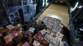 Bantuan logistik bagi masyarakat terdampak  bencana gempa bumi di NTT (Foto: BPMI Setpres)