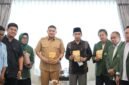Rektor UIM Al-Gazali, Prof. Dr. Muammar Bakry dan rombongan bersama Wali Kota Makassar Munafri Arifuddin
