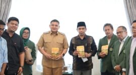 Rektor UIM Al-Gazali, Prof. Dr. Muammar Bakry dan rombongan bersama Wali Kota Makassar Munafri Arifuddin
