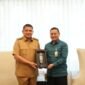 Wali Kota Makassar Munafri Arifuddin bersama Direktur Pelayanan BPJS Ketenagakerjaan, Trisna Sonjaya