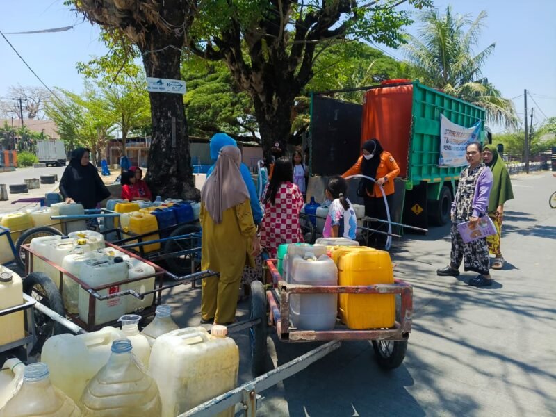 Penyaluran air bersih sebanyak  3.043.800 liter air melalui 310 titik distribusi