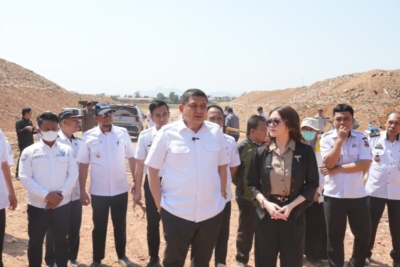Wali Kota Makassar, Munafri Arifuddin saat meninjau perkembangan pembenahan Tempat Pemrosesan Akhir (TPA) Tamangapa, Antang