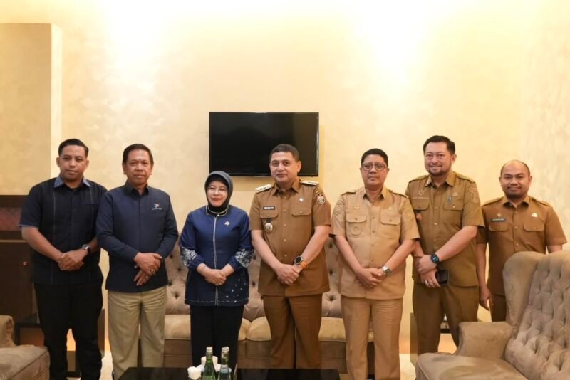 Wali Kota Makassar, Munafri Arifuddin bersama Kepala BPS RI, Amalia Adininggar Widyasanti