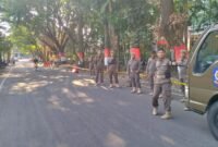 Satpol PP saat melakukan pengawasan dan sterilisasi kawasan Jalan Mawas, Kecamatan Mamajang