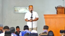 Bupati Jeneponto H. Paris Yasir, S.E., M.M., saat melaksanakan Safari Jumat di Masjid Lailatul Qadar