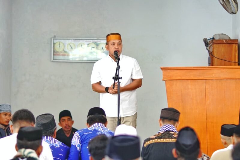 Bupati Jeneponto H. Paris Yasir, S.E., M.M., saat melaksanakan Safari Jumat di Masjid Lailatul Qadar