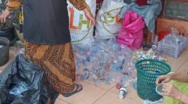 Proses pemilahan sampah di Bank Sampah Unit (BSU)